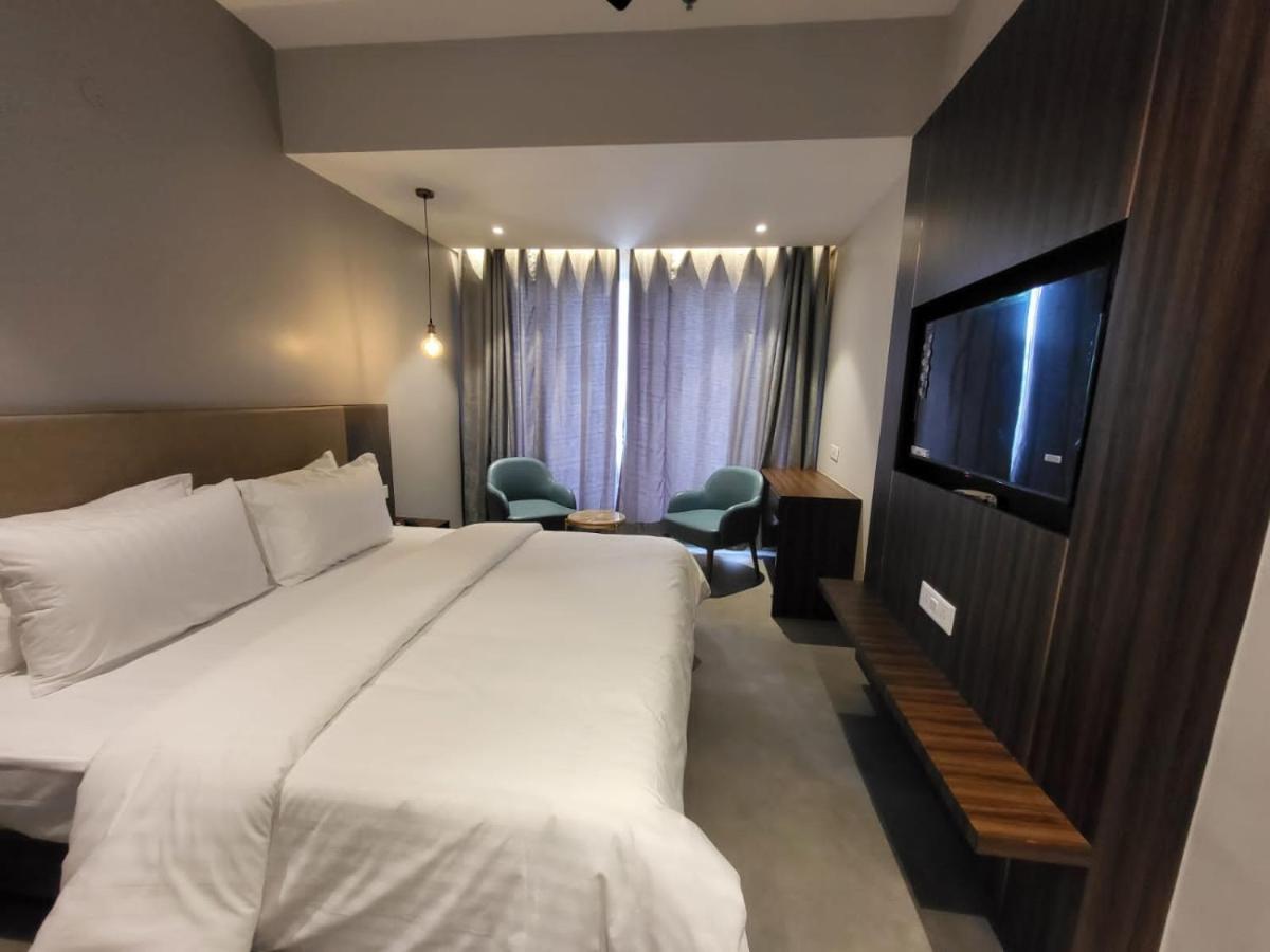 Belvedere Suites Greater Noida Εξωτερικό φωτογραφία