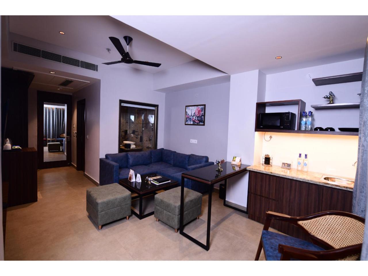Belvedere Suites Greater Noida Εξωτερικό φωτογραφία
