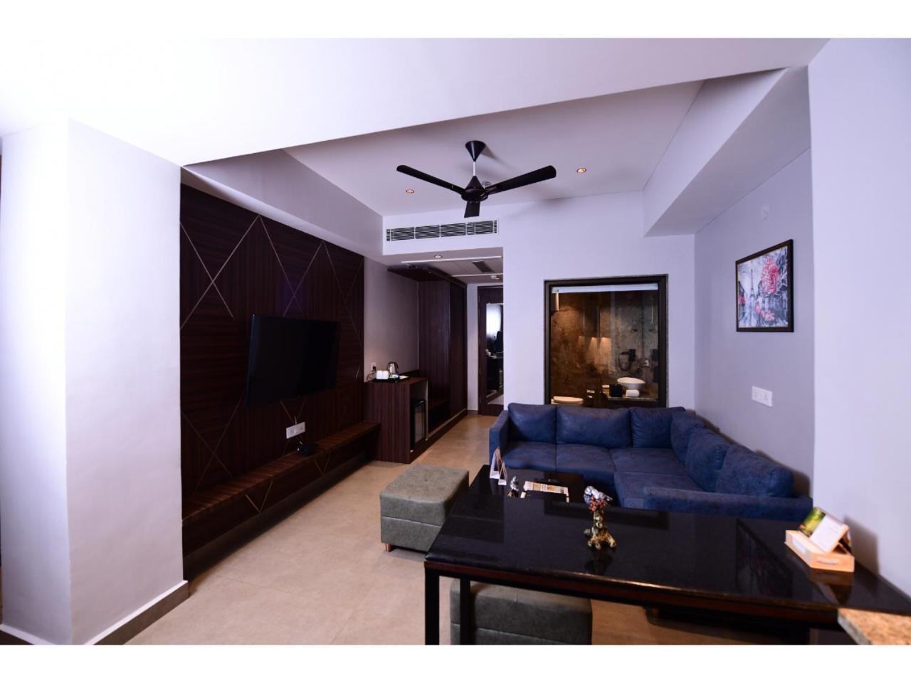 Belvedere Suites Greater Noida Εξωτερικό φωτογραφία