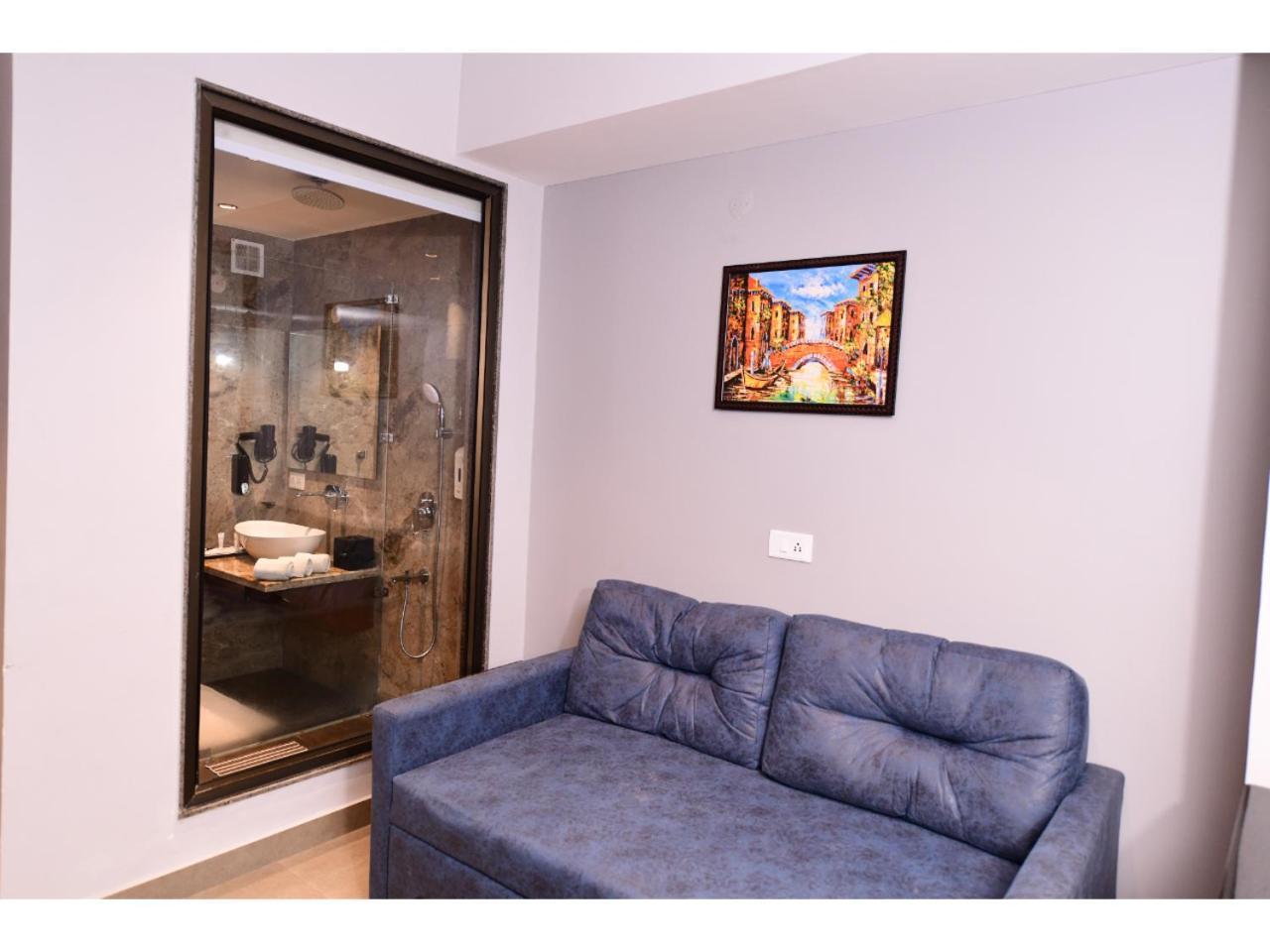 Belvedere Suites Greater Noida Εξωτερικό φωτογραφία