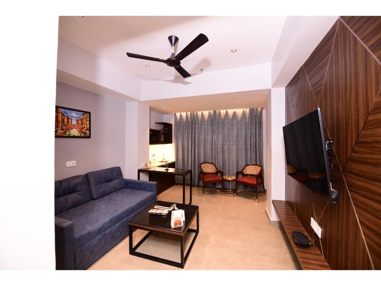 Belvedere Suites Greater Noida Εξωτερικό φωτογραφία