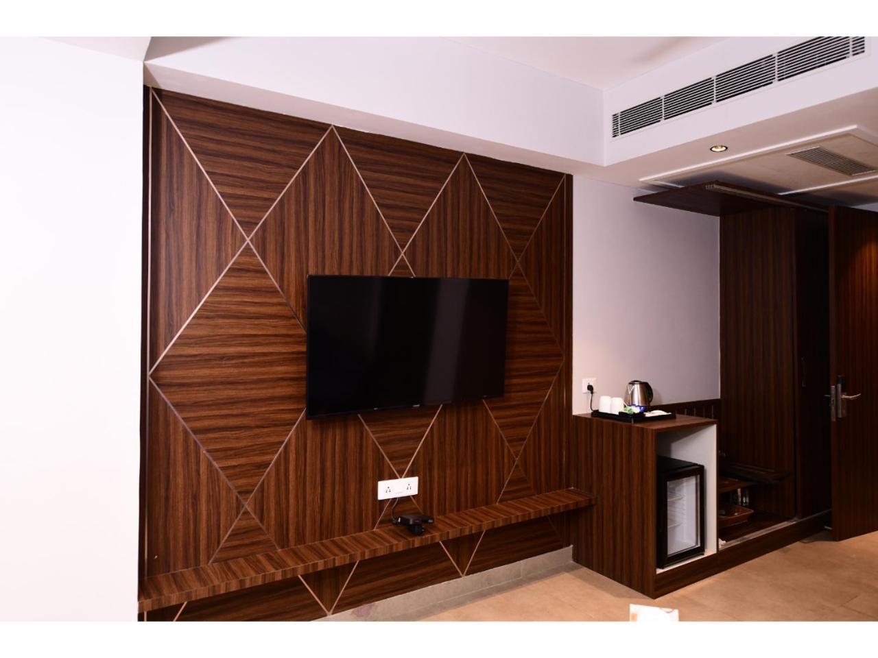 Belvedere Suites Greater Noida Εξωτερικό φωτογραφία