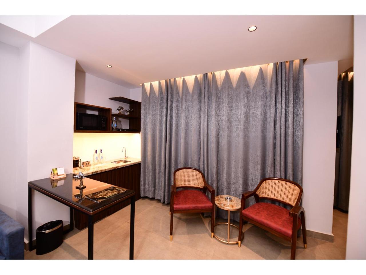 Belvedere Suites Greater Noida Εξωτερικό φωτογραφία