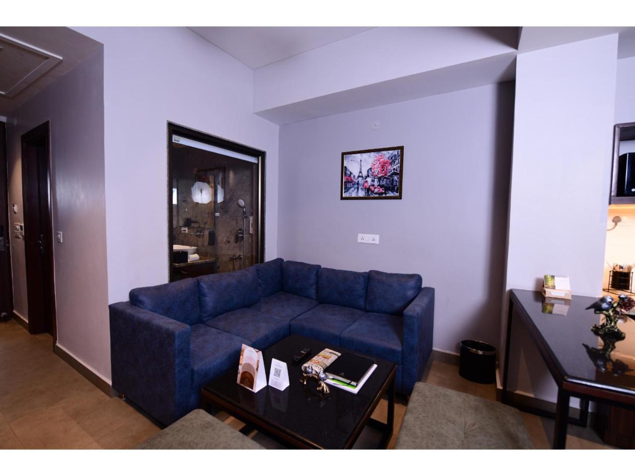 Belvedere Suites Greater Noida Εξωτερικό φωτογραφία