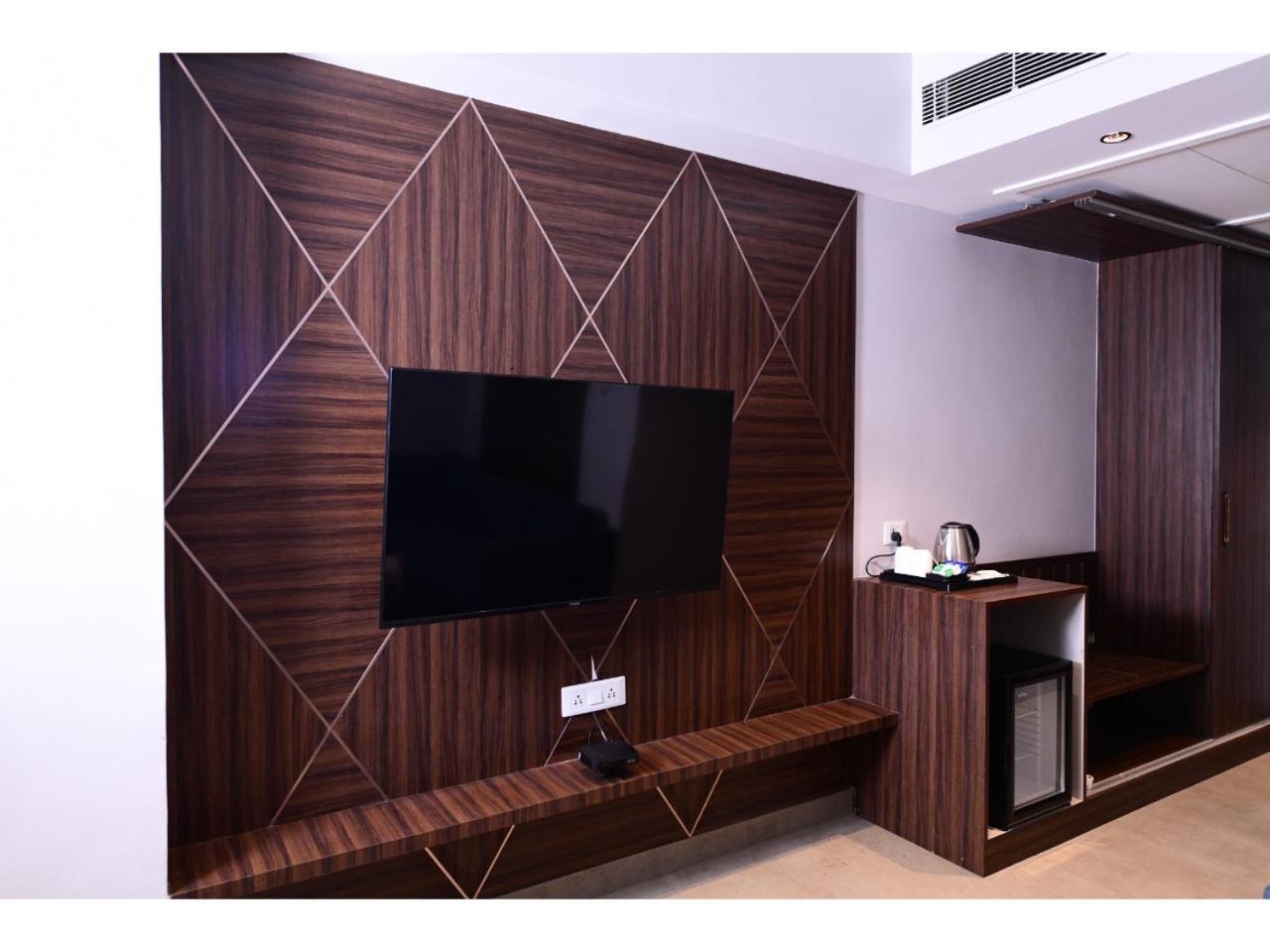 Belvedere Suites Greater Noida Εξωτερικό φωτογραφία