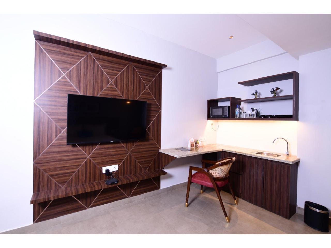 Belvedere Suites Greater Noida Εξωτερικό φωτογραφία