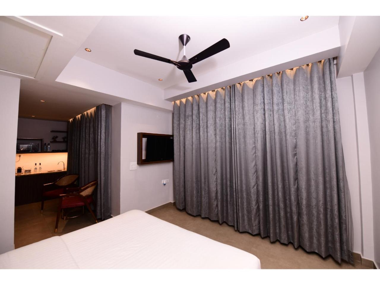 Belvedere Suites Greater Noida Εξωτερικό φωτογραφία