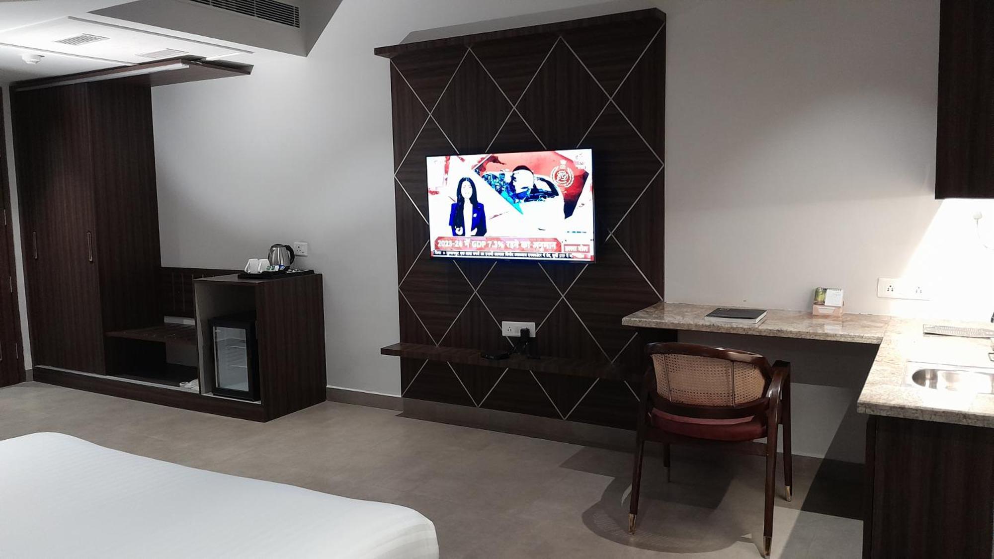 Belvedere Suites Greater Noida Εξωτερικό φωτογραφία